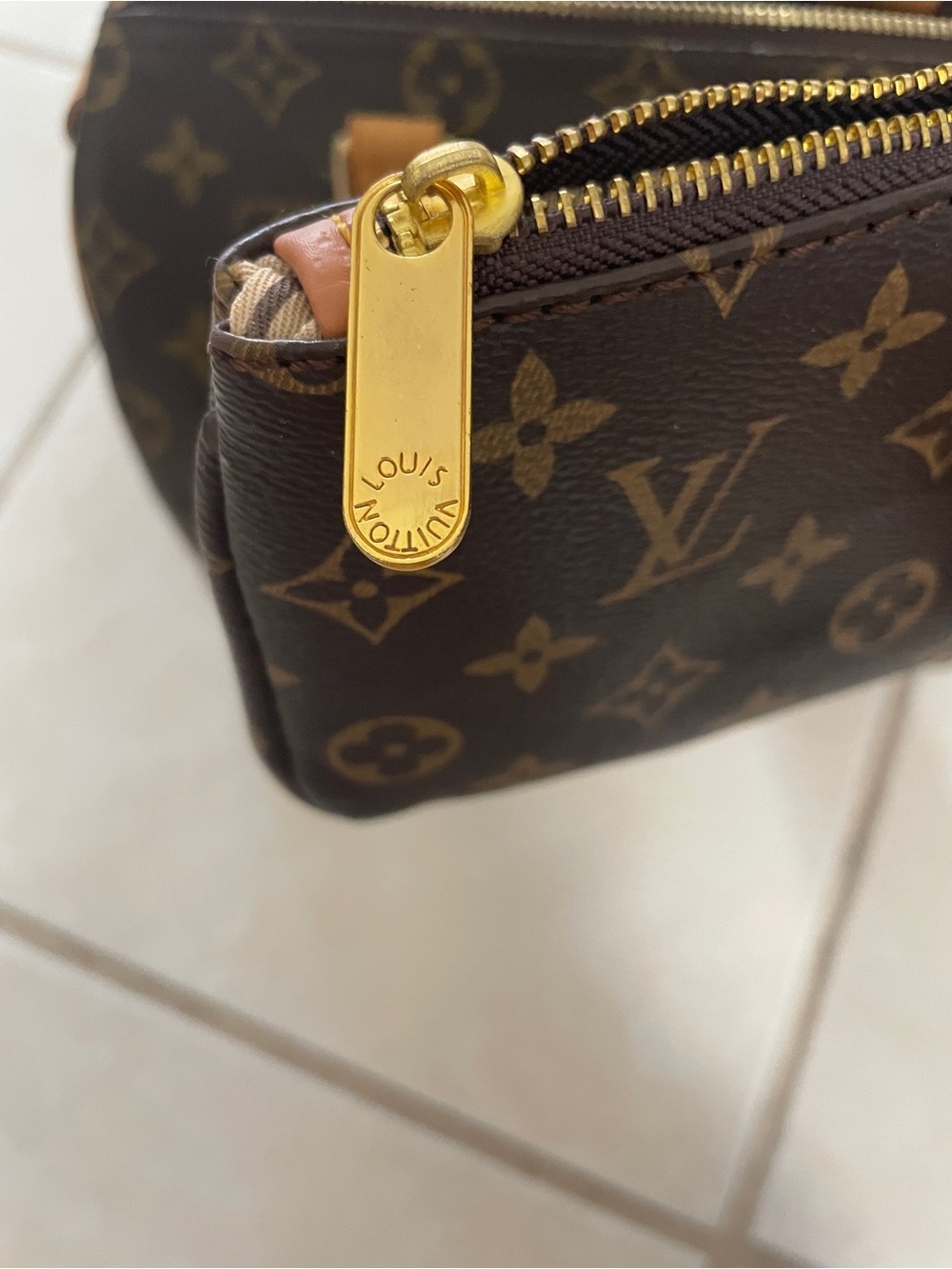 Louis Vuitton Brown Speedy 25 Monogram Canvas Satchel with Tan Leather Trim - Picture 7 of 10